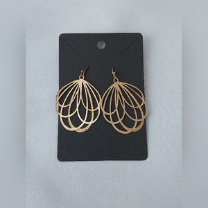 18K Gold Plated Flower Earrings: Lightweight Dangle Petal Pendant